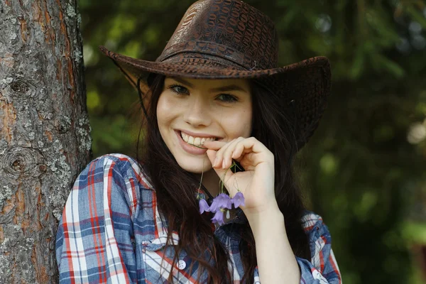 カウボーイの帽子の少女 — ストック写真