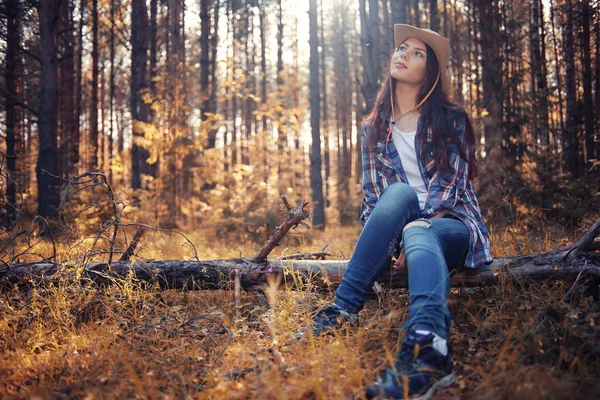 Teenage girl in nature — Stock Photo, Image