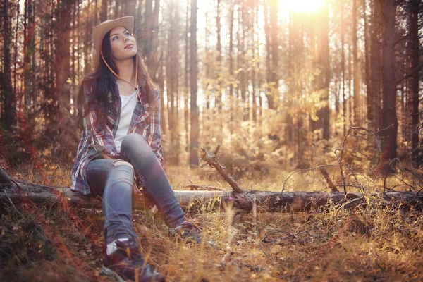 Beautiful girl in the forest — Stock Photo, Image