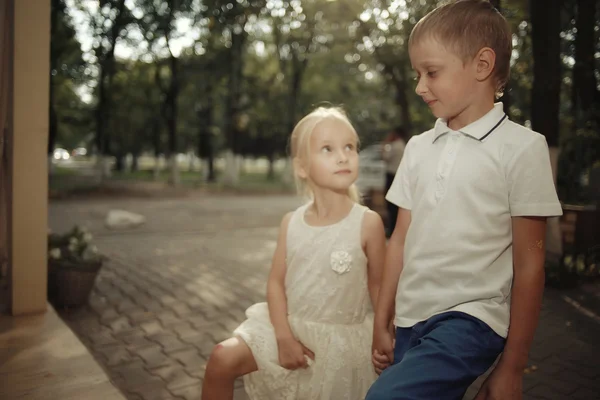 爱的故事儿童男孩和女孩 — 图库照片
