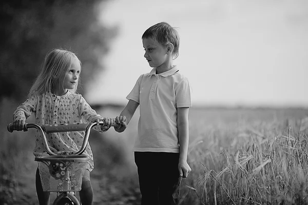 Brother sister nature autumn — Stock Photo, Image