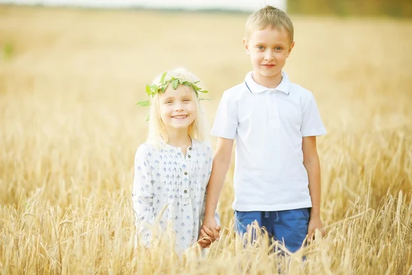 Love story gyermek fiú és lány szerelem — Stock Fotó