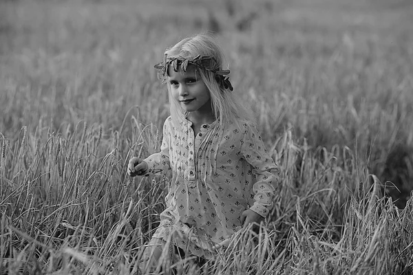 Blonde little girl — Stock Photo, Image