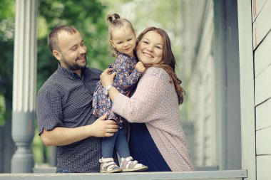 Baba ve anne ve genç kızı