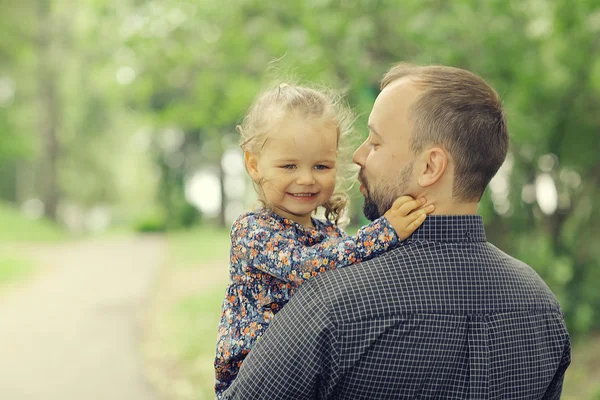 Vater reist mit Tochter — Stockfoto