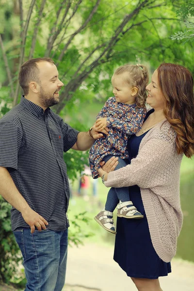 Mom and young daughter and dad — Stock Photo, Image