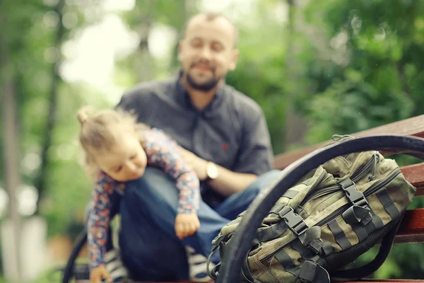 Father travels with her daughter — Stock Photo, Image