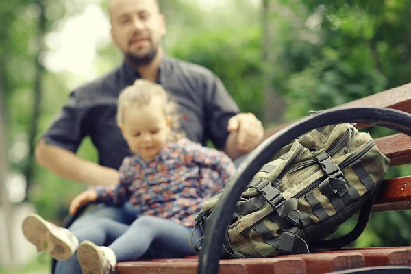 Padre viaggia con sua figlia — Foto Stock