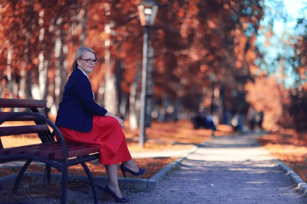 Porträtt av affärskvinna i kostym — Stockfoto