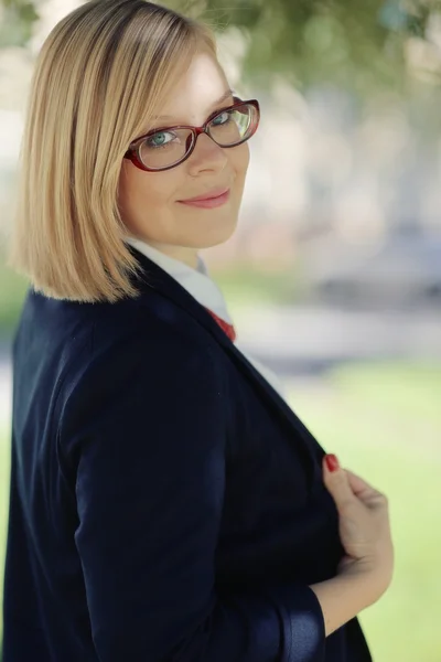 Université diplômée femme d'affaires — Photo