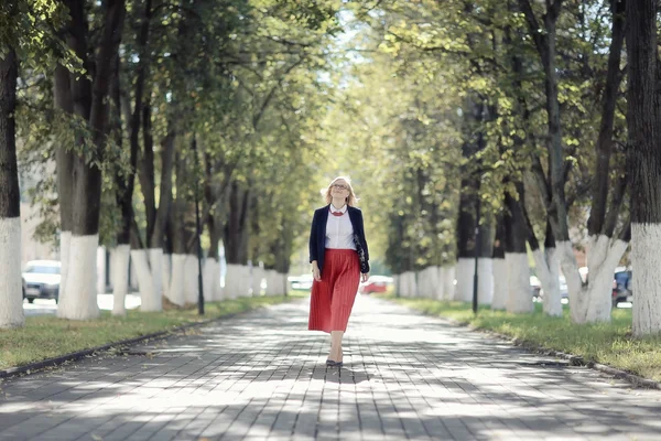 Woman in a business outside — Stock Photo, Image