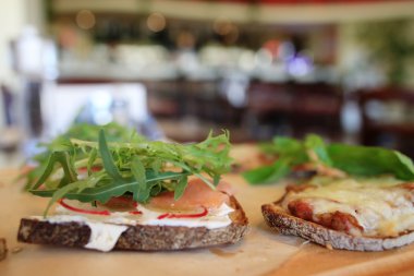 İtalyan kafelerde arka plan bulanık