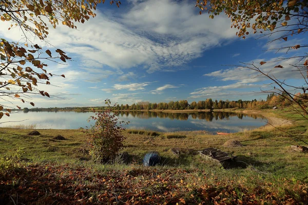 Lago floresta outono paisagem natureza — Fotografia de Stock