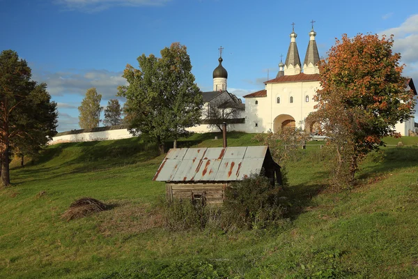 Russische kirchliche Sommerlandschaft — Stockfoto