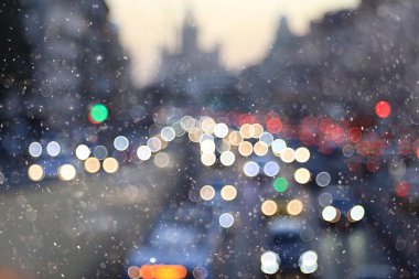 ışıklar ve kar ile kentsel arka plan