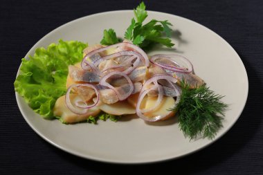 bira aperatifler restoranda servis