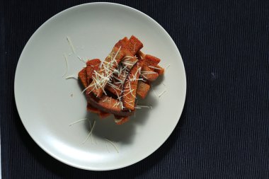 restoranda servis bira aperatifler