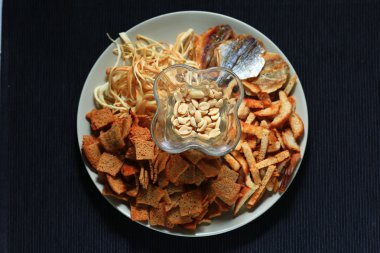 restoranda servis bira aperatifler