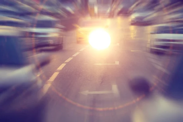 Día camino ciudad con desenfoque de movimiento — Foto de Stock