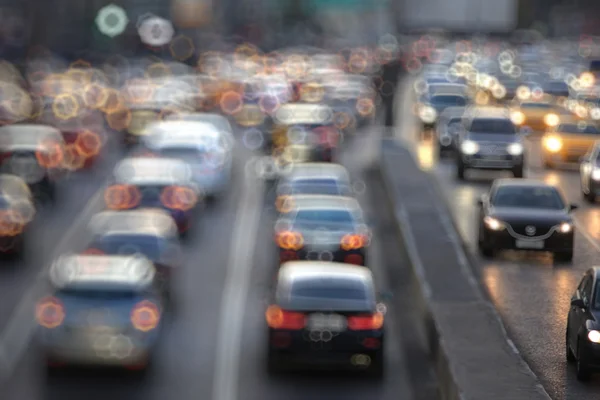 Stad weg met voertuigen — Stockfoto