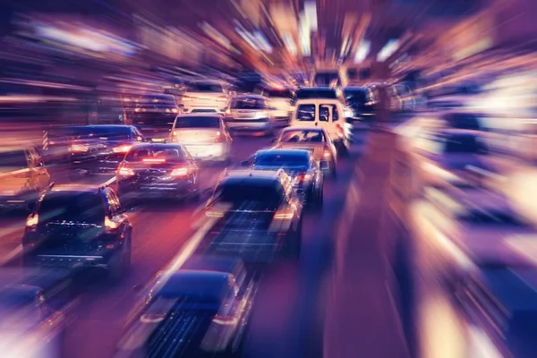 Fondo de la ciudad nocturna con coches borrosos — Foto de Stock