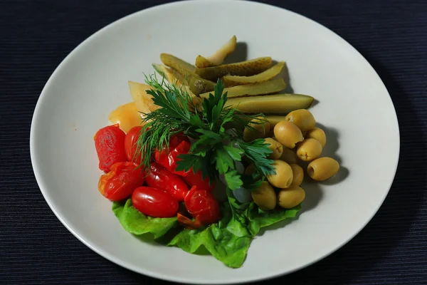 Grönsaker på tallriken — Stockfoto