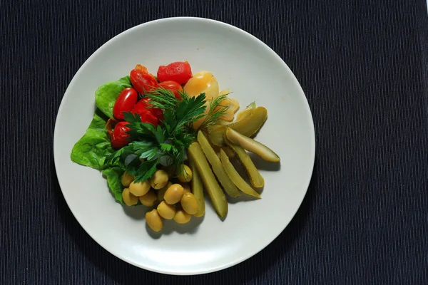 Beer snacks served in restaurant — Stock Photo, Image