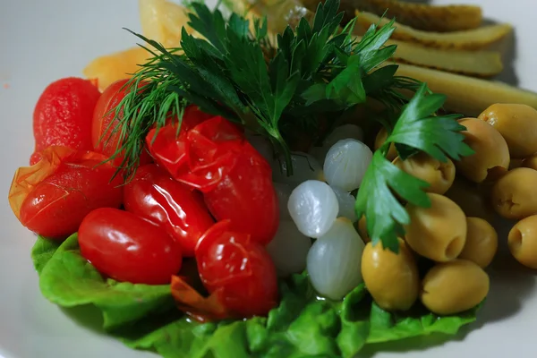 Légumes marinés sur assiette — Photo