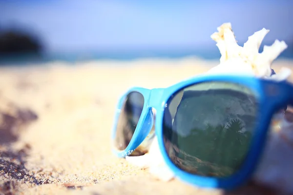 Marina de verão na areia na costa — Fotografia de Stock