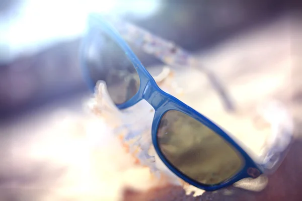 Sunglasses on a sandy beach — Stock Photo, Image