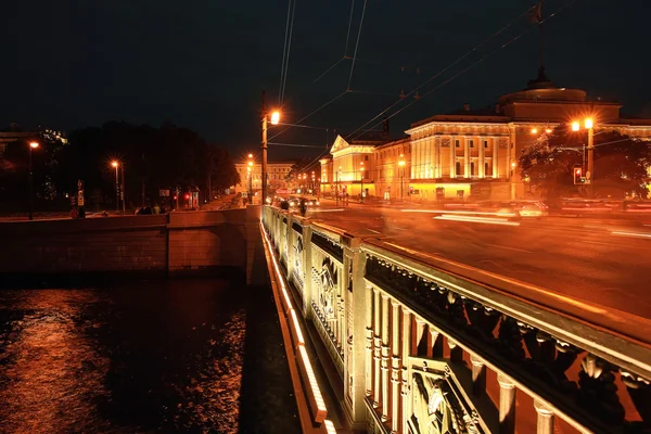 St. Petersburg'daki gece manzarası — Stok fotoğraf