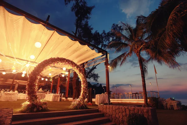 Dekoration blomma arch bröllopsnatt — Stockfoto