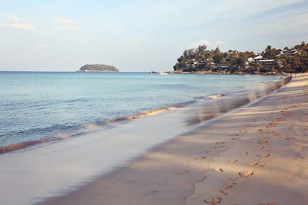 Summer seascape on the sand on the shore — Stock Photo, Image