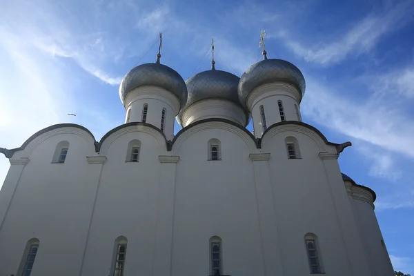 Летний пейзаж Русской церкви — стоковое фото