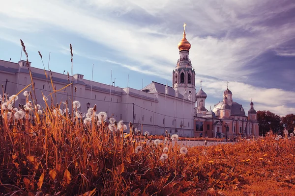 Igreja russa paisagem de verão — Fotografia de Stock