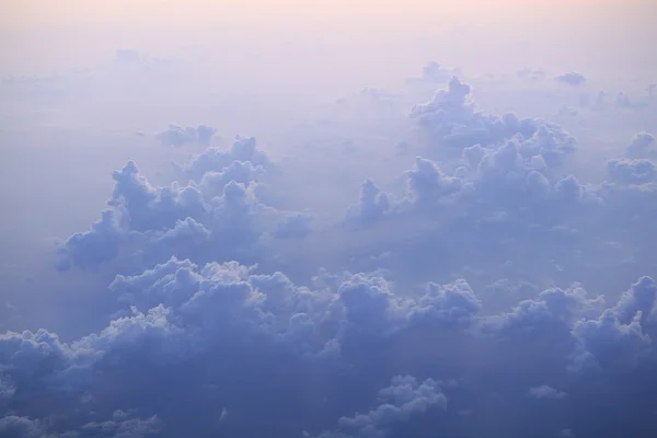 Cielo de fondo con nubes al amanecer —  Fotos de Stock