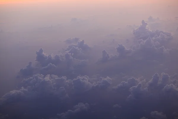 Háttérben ég, felhők, Napkelte — Stock Fotó