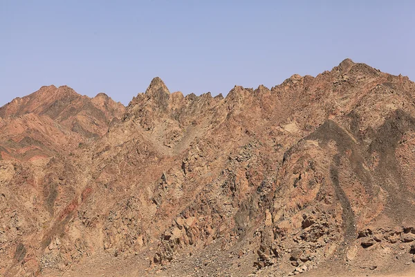 Κόκκινο βουνά και τους βράχους σε Αιγύπτου στο Σινά — Φωτογραφία Αρχείου