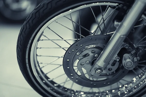 Fragmento monocromo de una motocicleta — Foto de Stock