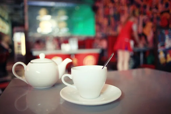 喝杯茶在一家咖啡馆 — 图库照片