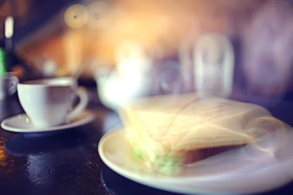 Tasse de thé dans un café fond flou — Photo