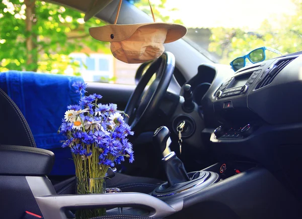 Summer flowers in the car — Stock Photo, Image