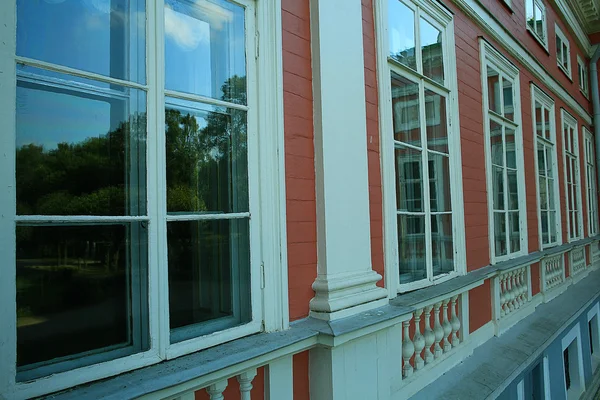 Venster beglazing in modern gebouw — Stockfoto