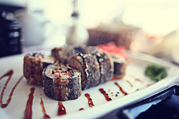 Рулоны в японском ресторане — стоковое фото