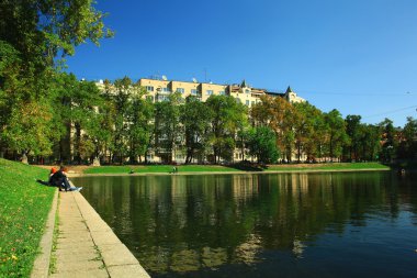 Şehir parkında yaz.