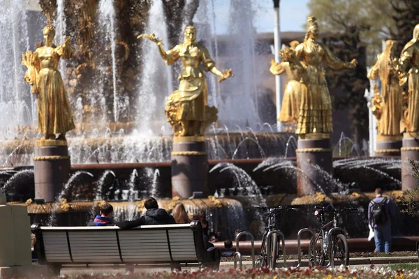 在莫斯科的喷泉雕塑 — 图库照片