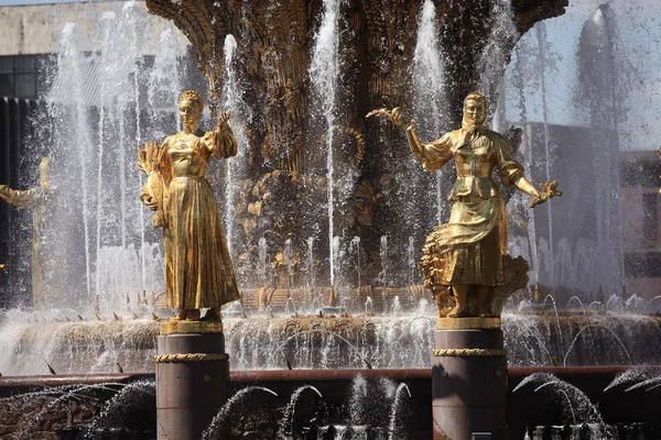 Fontän skulptur på Moscow — Stockfoto