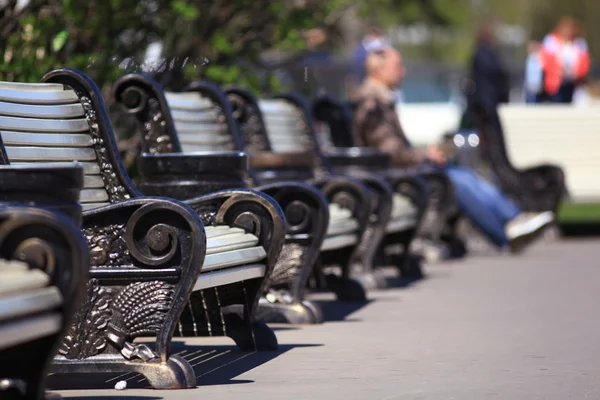 Bench in het najaarspark — Stockfoto