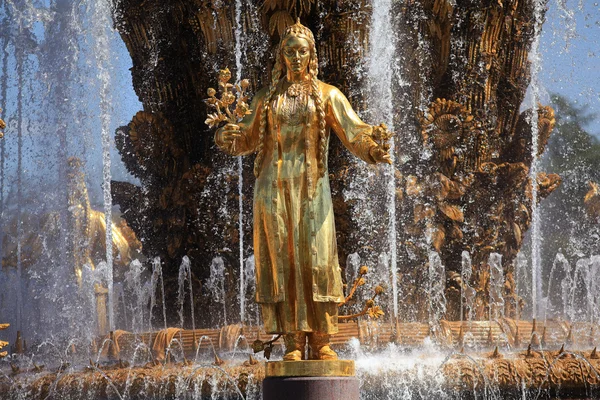 Фонтанная скульптура в Москве — стоковое фото