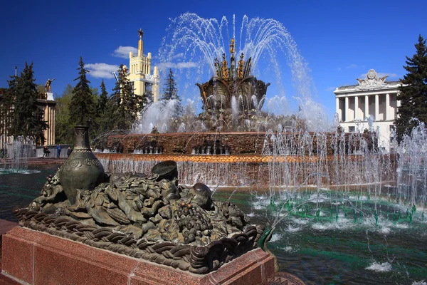 Escultura de fuente en el Moscú — Foto de Stock